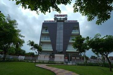 M K Hotel And Restaurant