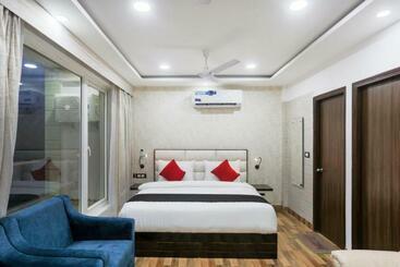 M K Hotel And Restaurant