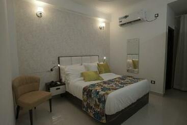 M K Hotel And Restaurant