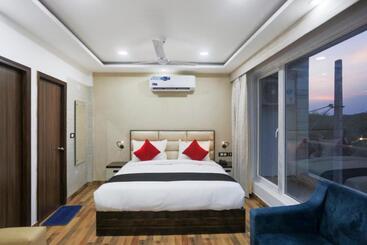 M K Hotel And Restaurant