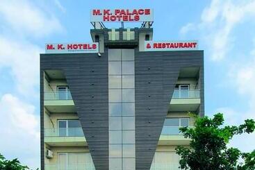 M K Hotel And Restaurant