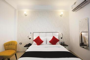 M K Hotel And Restaurant