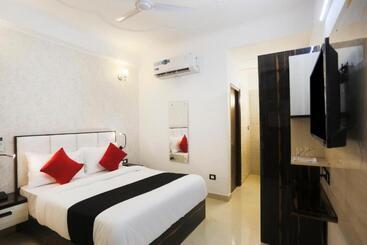 M K Hotel And Restaurant