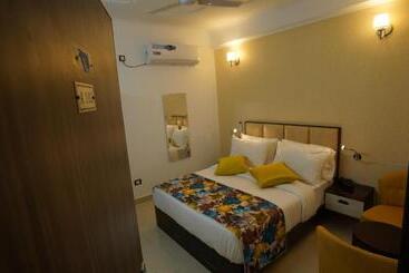 M K Hotel And Restaurant