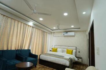 M K Hotel And Restaurant