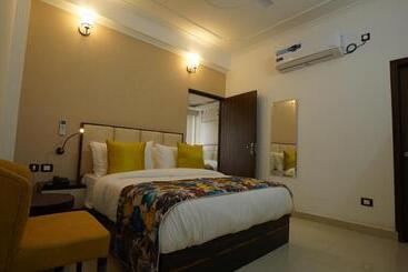 M K Hotel And Restaurant