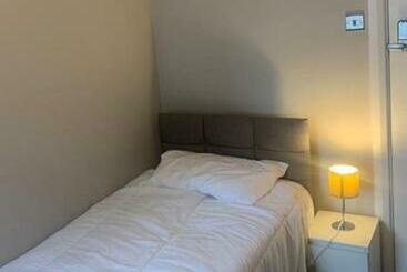 پانسیون Beautiful Stylish House Near Town Centre