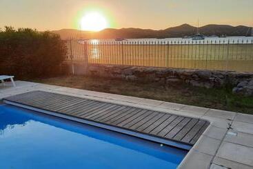 Villa Playa Del Sol   B2