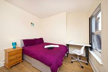 تختخواب و صبحانه Liverpool City Stays  Economy Room  Close To City Centre Aa