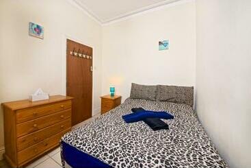تختخواب و صبحانه Liverpool City Stays  Economy Room  Close To City Centre Aa