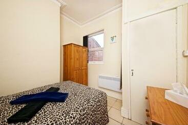 تختخواب و صبحانه Liverpool City Stays  Economy Room  Close To City Centre Aa