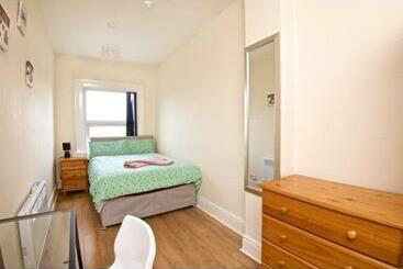 تختخواب و صبحانه Liverpool City Stays  Economy Room  Close To City Centre Aa