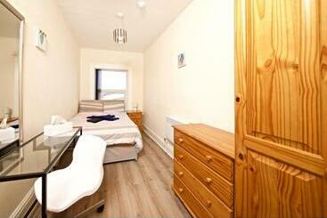 تختخواب و صبحانه Liverpool City Stays  Economy Room  Close To City Centre Aa