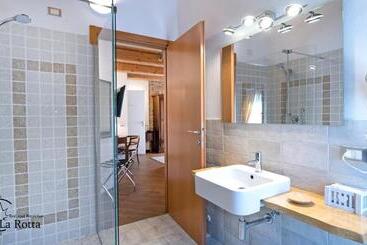 هتل B & B La Rotta