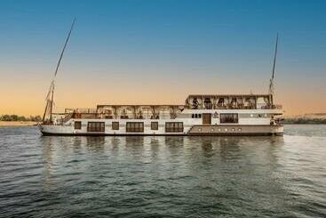 هتل Dahabeya Yakouta Nile Cruise Every Monday From Luxor  Aswan For 05 Nights