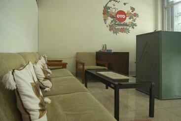 هتل Vaccinated Staff  Oyo 1448 Kartini Residence Syariah
