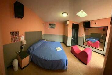 Motel Flamingos