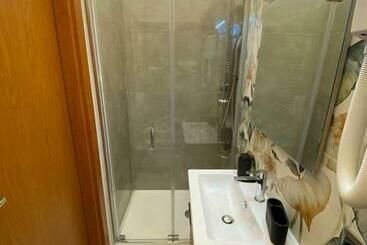 پانسیون Casa Battisti Messina Guest House In Centro Città, Ideale Per Famiglie O Gruppi