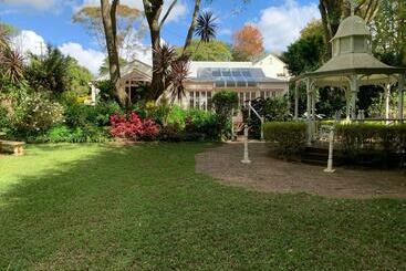 پانسیون Wintergreen Manor At Maleny