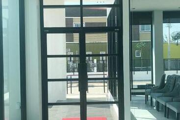 T Nee Hotel@udon