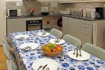 فندق صغير Blue House Dormitory