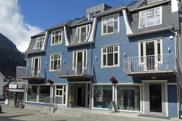 فندق صغير Blue House Dormitory