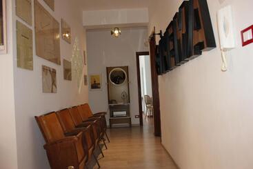 تختخواب و صبحانه Odeon Rooms