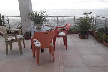 پانسیون Guest House Neli