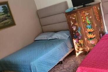 هاستل Hostal Cabañas Ave Maria