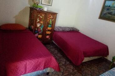 هاستل Hostal Cabañas Ave Maria