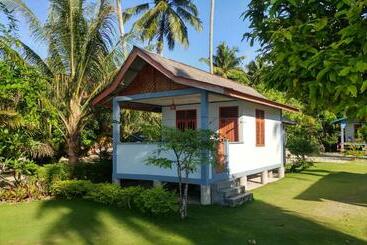تختخواب و صبحانه New Raya   Nias Beach Bungalows