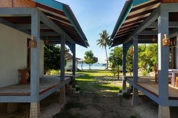 تختخواب و صبحانه New Raya   Nias Beach Bungalows