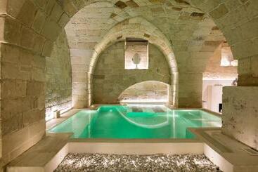 تختخواب و صبحانه Reluxe Private Wellness