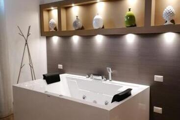 تختخواب و صبحانه Reluxe Private Wellness