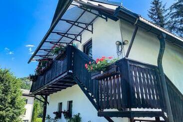 پانسیون Apartment Ticar