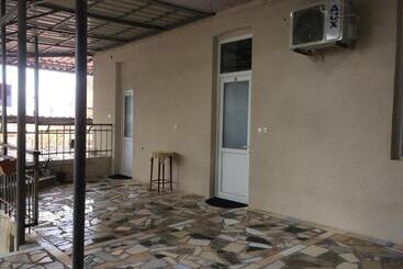 پانسیون Guest House Loza