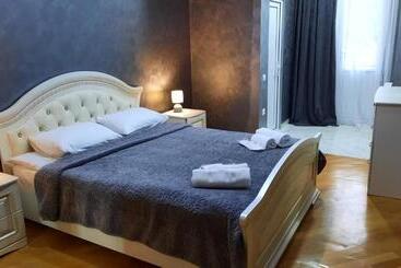 پانسیون Makos Guest House