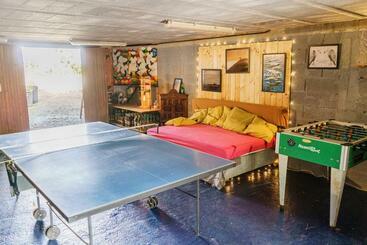 پانسیون Roofless Surf Lodge