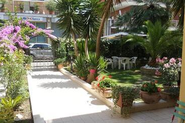 پانسیون Rosagarden S