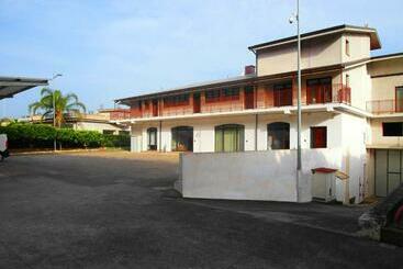 פנסיון Serfem Lab Hall & Rooms