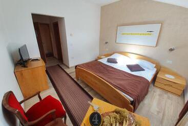 تختخواب و صبحانه Restaurant And Rooms Kotlar