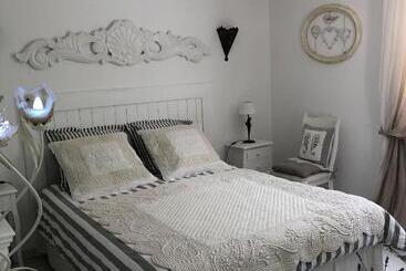 تختخواب و صبحانه Villa Oïa