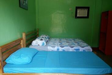 تختخواب و صبحانه R&d Traveller S Inn