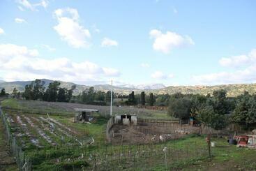هتل Agriturismo Su Pinnatu