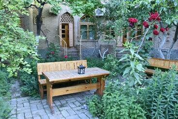 پانسیون Antica Family Guest House