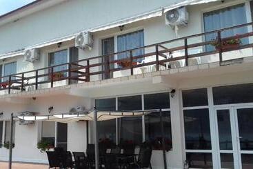 پانسیون Casa Adrian