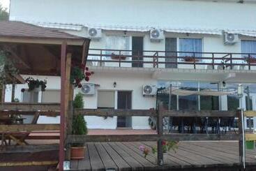 پانسیون Casa Adrian