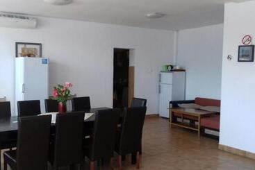 پانسیون Casa Adrian