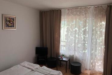 پانسیون Casa Adrian