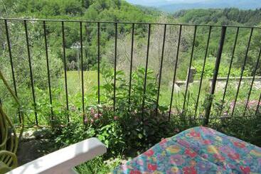 تختخواب و صبحانه Poggio Delle Rondini